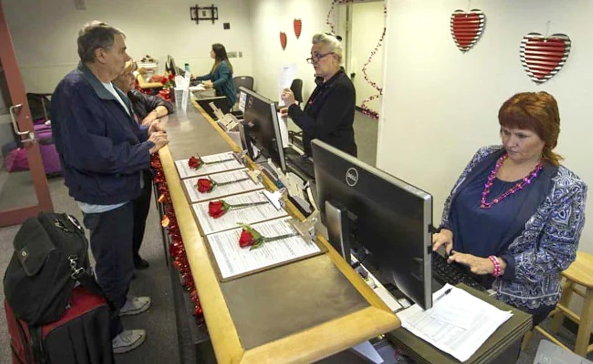 Las Vegas Airport Opens Pop-Up Marriage License Bureau Ahead of Valentine’s Day