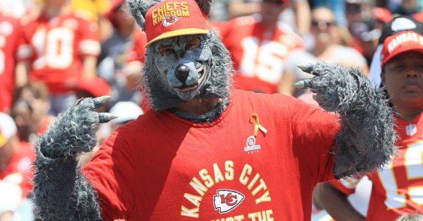 KC Chiefs Superfan Gets 17.5 Years in Prison for 11 Bank Robberies