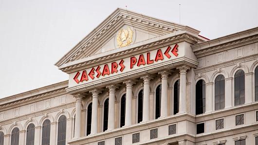 Caesars Bankruptcy Judge Cuts Casino Giant Some Slack, Creditors’ Lawsuits Put on Ice