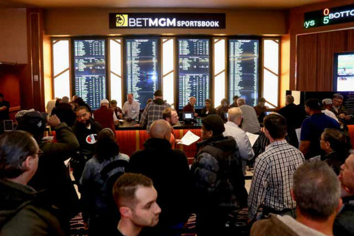 Michigan Lawmakers Approve Regulations for Mobile Sports Betting, Online Casinos