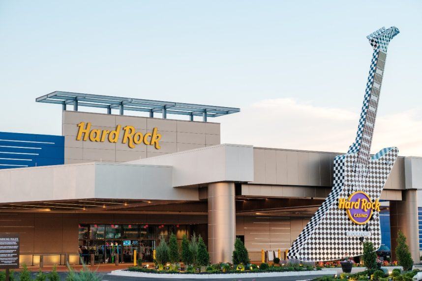 Hard Rock Rockford Casino Workers in Illinois Rally for Union Contract