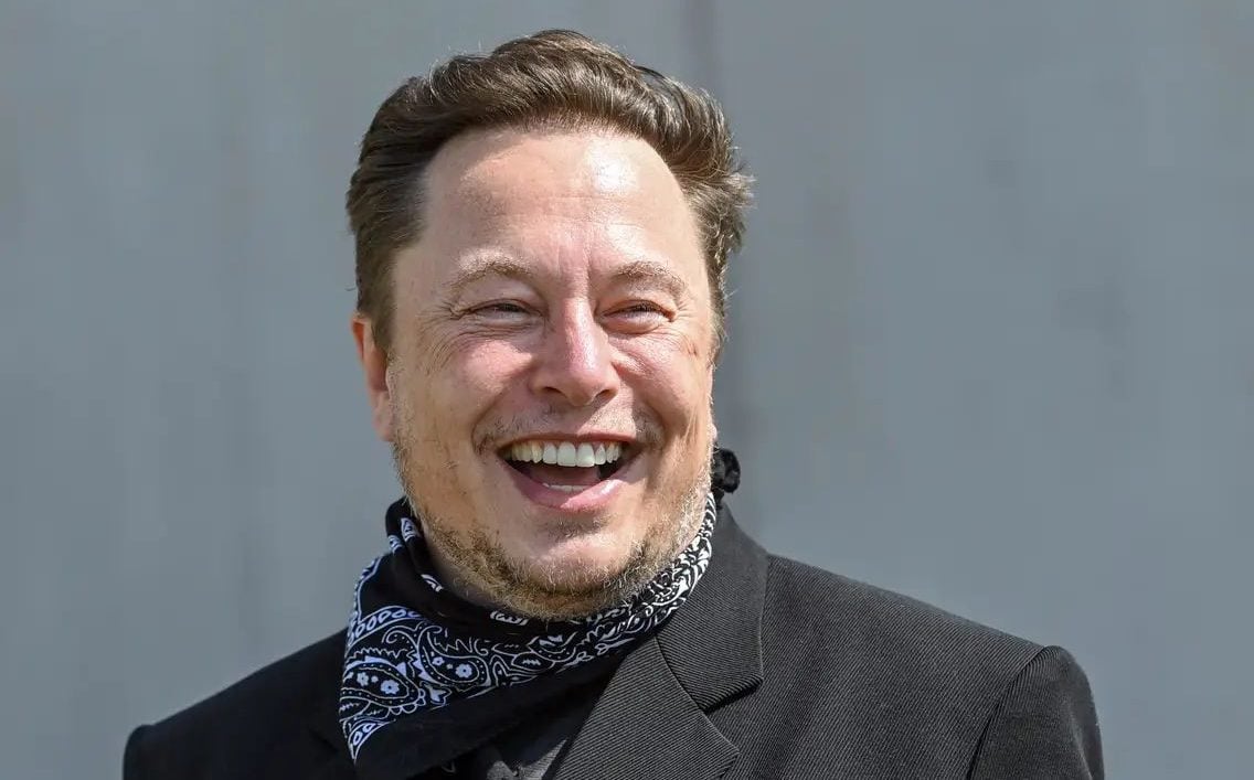 Elon Musk Eyes Manchester United Purchase, Later Recants