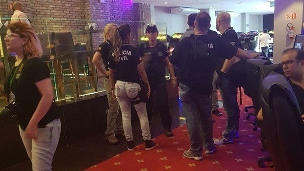 ‘Demonstration Mode Only’ Brazil Casino Feels the Sting When Police Raid Venue for Switching to Real Money Slots