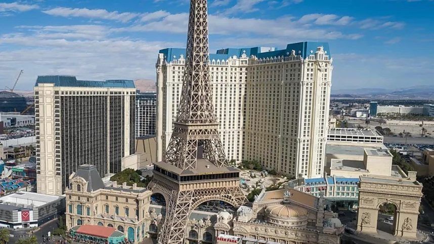 Caesars Entertainment Opens Booking for Paris Las Vegas’ Balcony Rooms