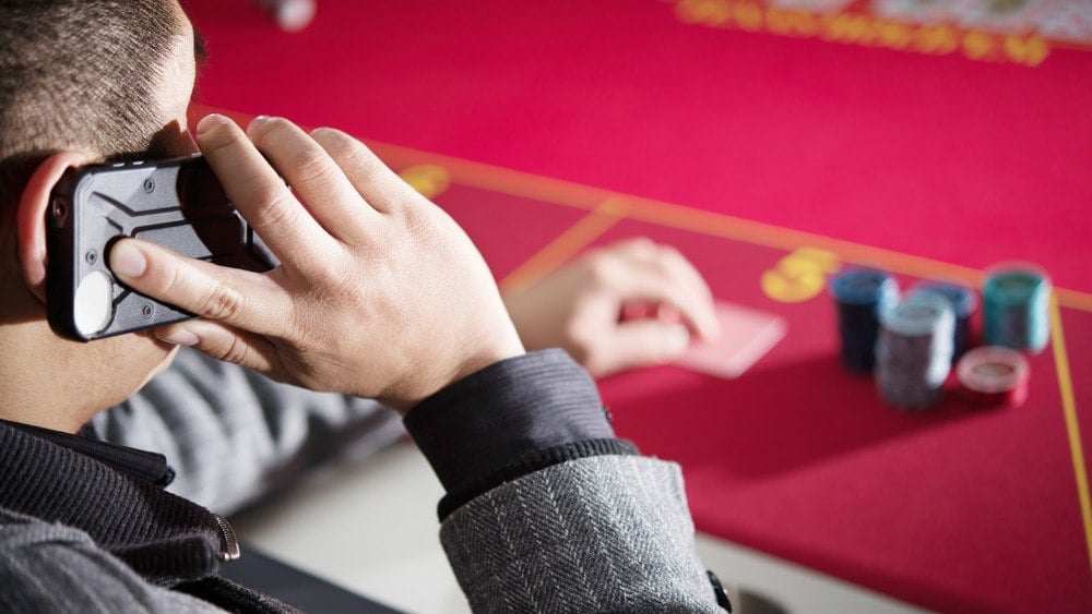 Macau Casino Cell Phone Ban Still Ignored by Many Gamblers, Profitable Proxy Betting Continues