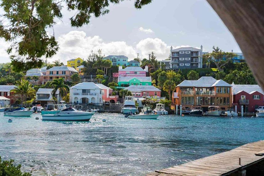 Bermuda, Still with No Casinos, Paying Gaming Commission Execs Six Figures