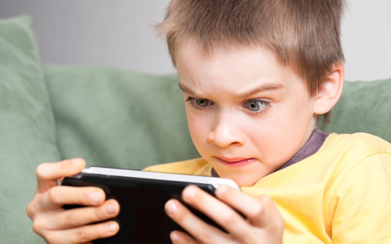 UK Bans Gambling Ads on Kid-Friendly Websites and Games, US Industry Experts React