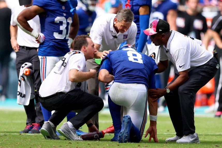 New York Giants Quarterback Daniel Jones Exits Week 5 Loss with Injury