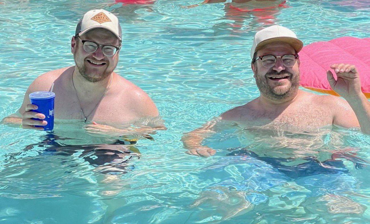 Las Vegas Tourist Finds Lookalike at Flamingo Pool, Photo Goes Viral