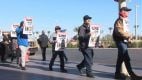 Las Vegas Expects 322,000 Thanksgiving Visitors – Workers Picket Airport