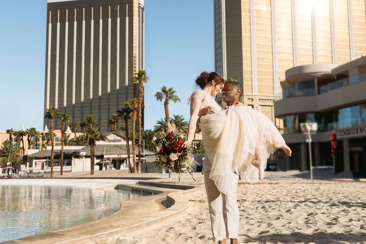 Las Vegas Expected to Marry Five Millionth Couple Early Next Year